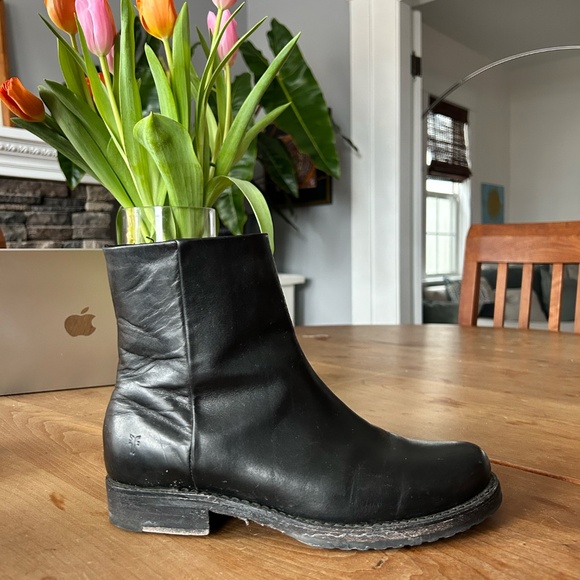 FRYE Black leather women's ankle boots (size 7.5) - Picture 5 of 7